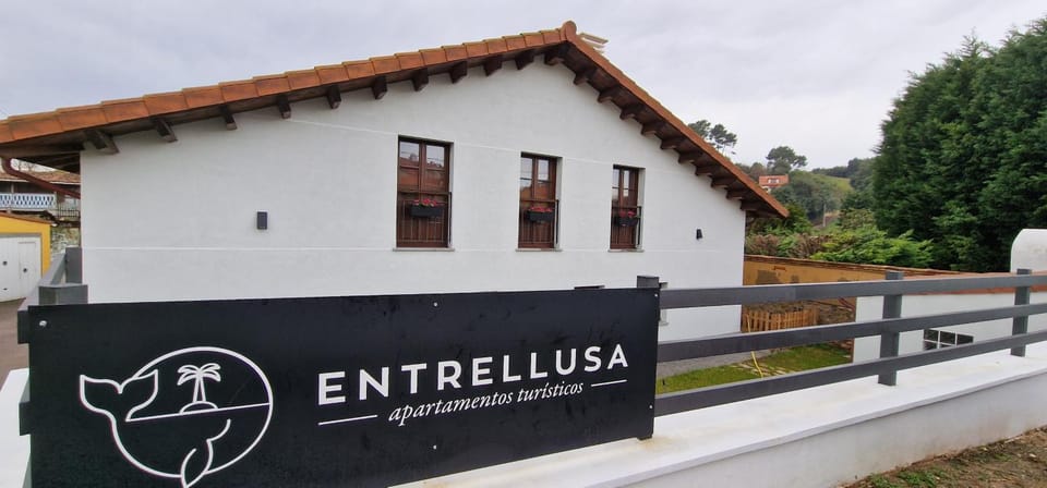 Property building, Day, Property logo or sign, Logo/Certificate/Sign, Text overlay, Street view