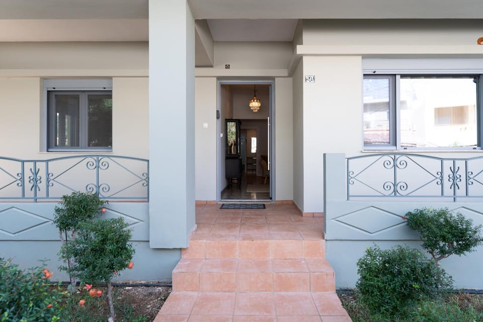 Property building, Facade/entrance, Day
