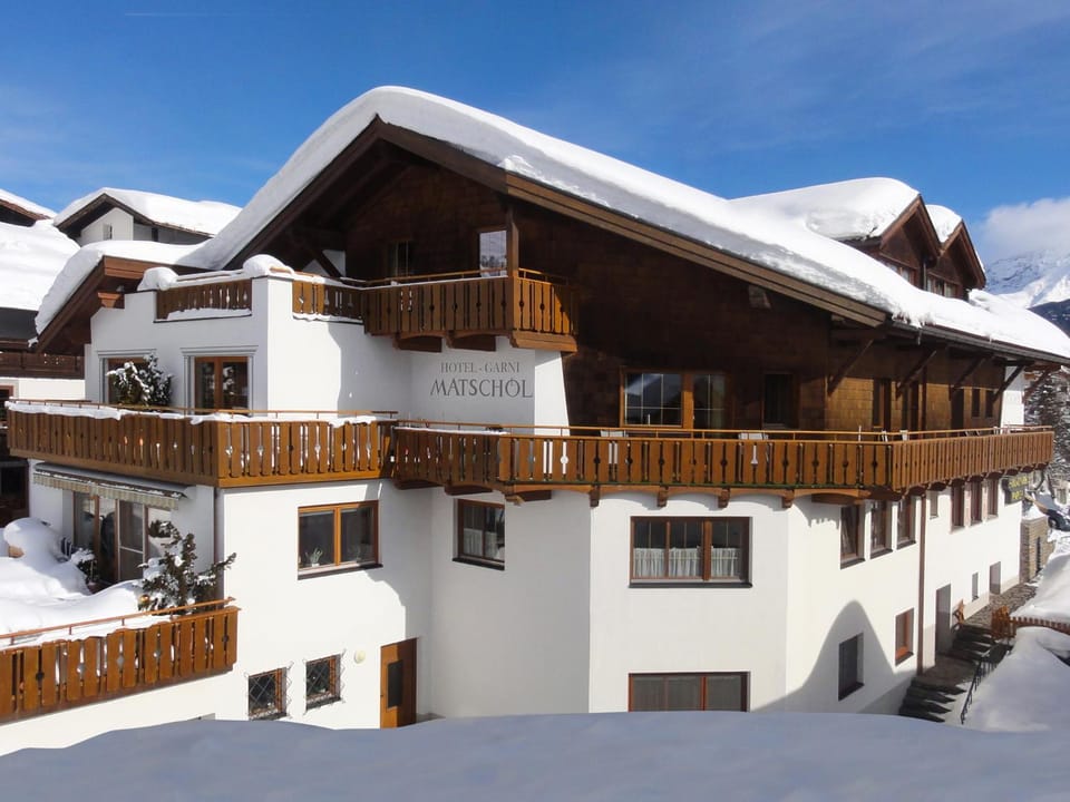 Property building, Balcony/Terrace, Mountain view