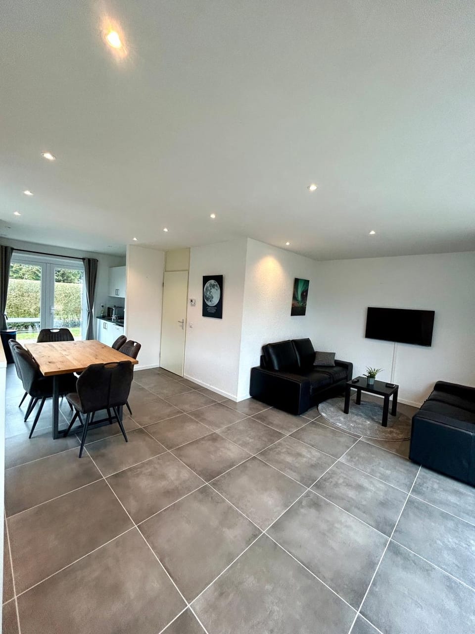 Living room, Photo of the whole room, Garden view, kitchen
