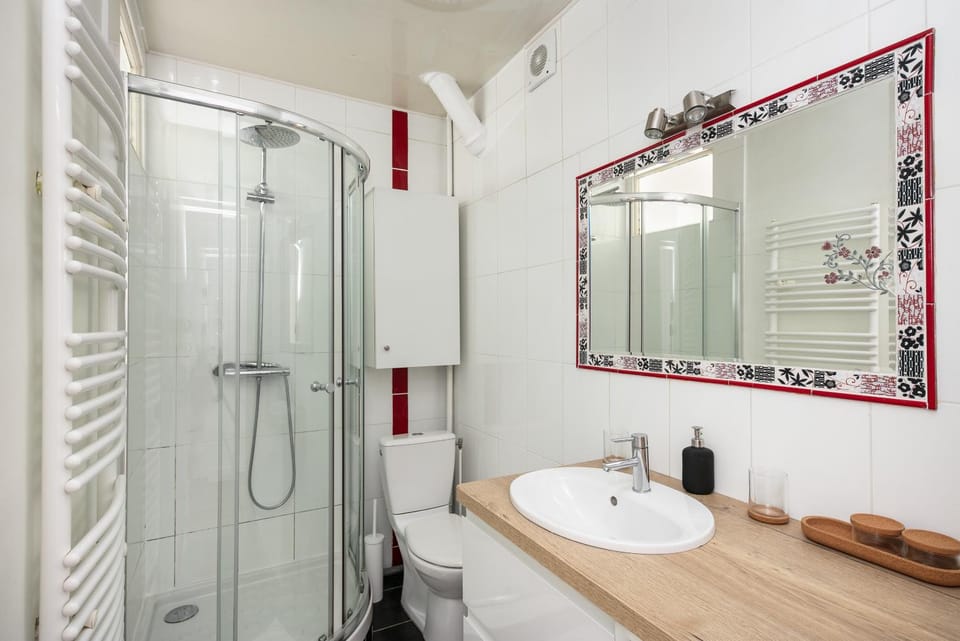 Shower, Toilet, Bathroom