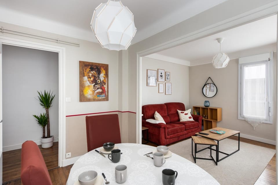 Living room, Seating area, Meals