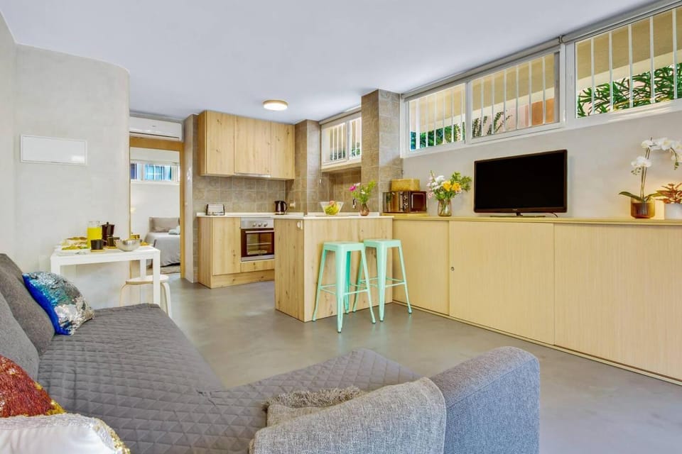 Kitchen or kitchenette, Living room