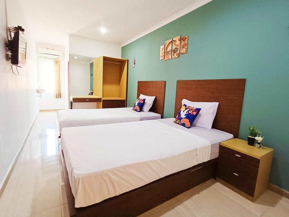 Bed, TV and multimedia, Photo of the whole room, Bedroom, wardrobe