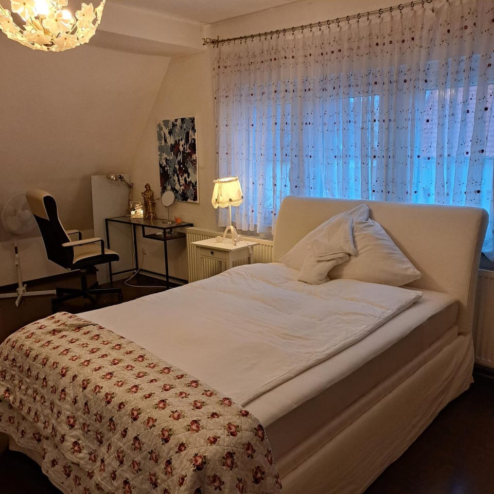 Bed, Photo of the whole room, Bedroom