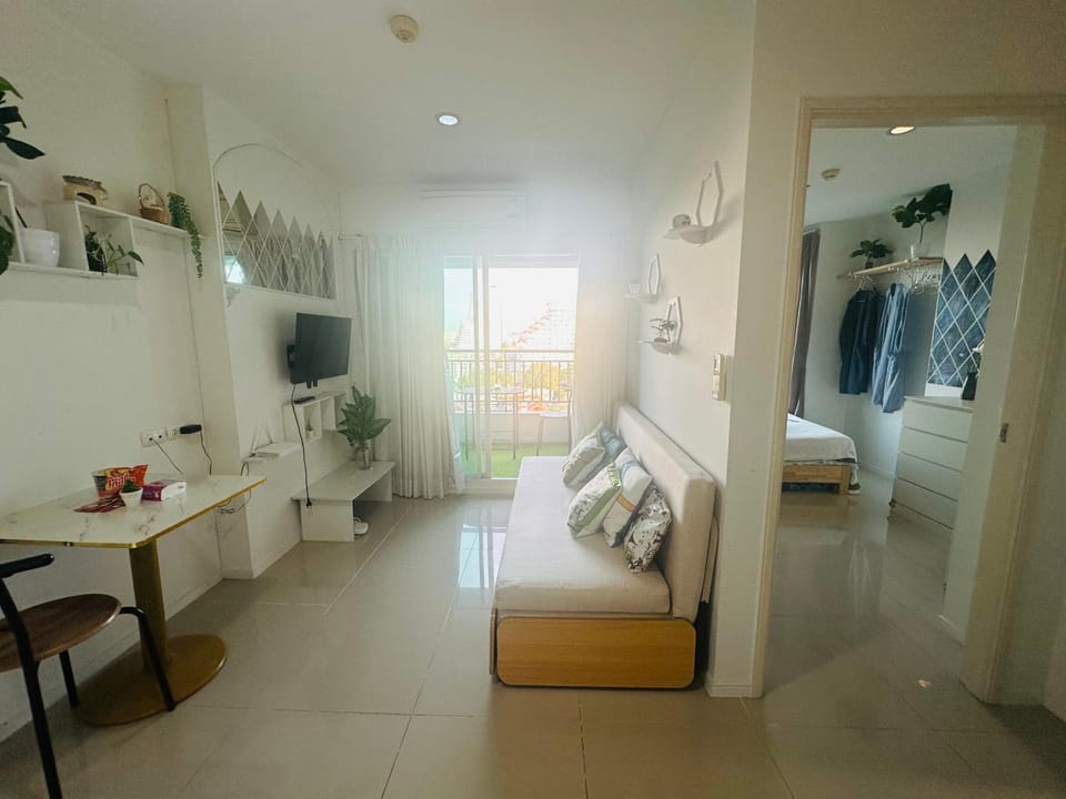 Seaview beach room Lumpini-pool and gym face to ocean Apartment in Pattaya City