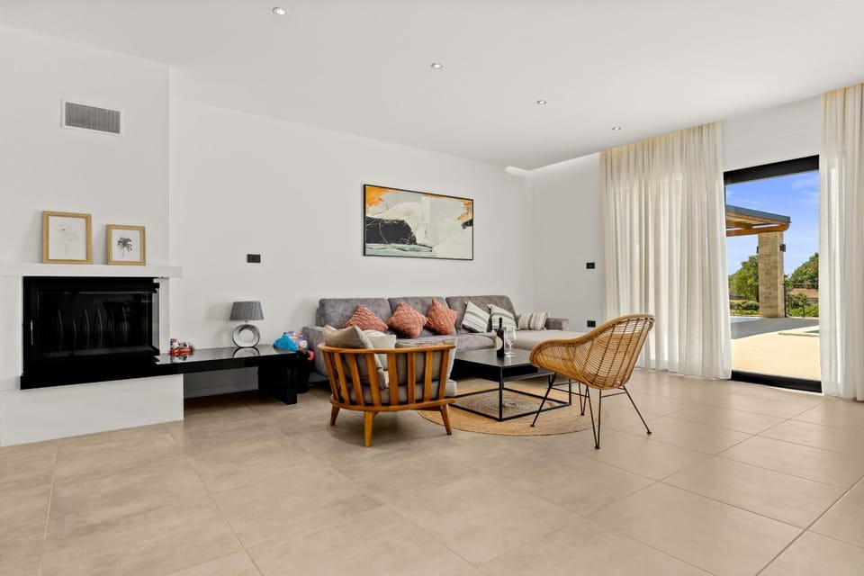 Communal lounge/ TV room, Living room