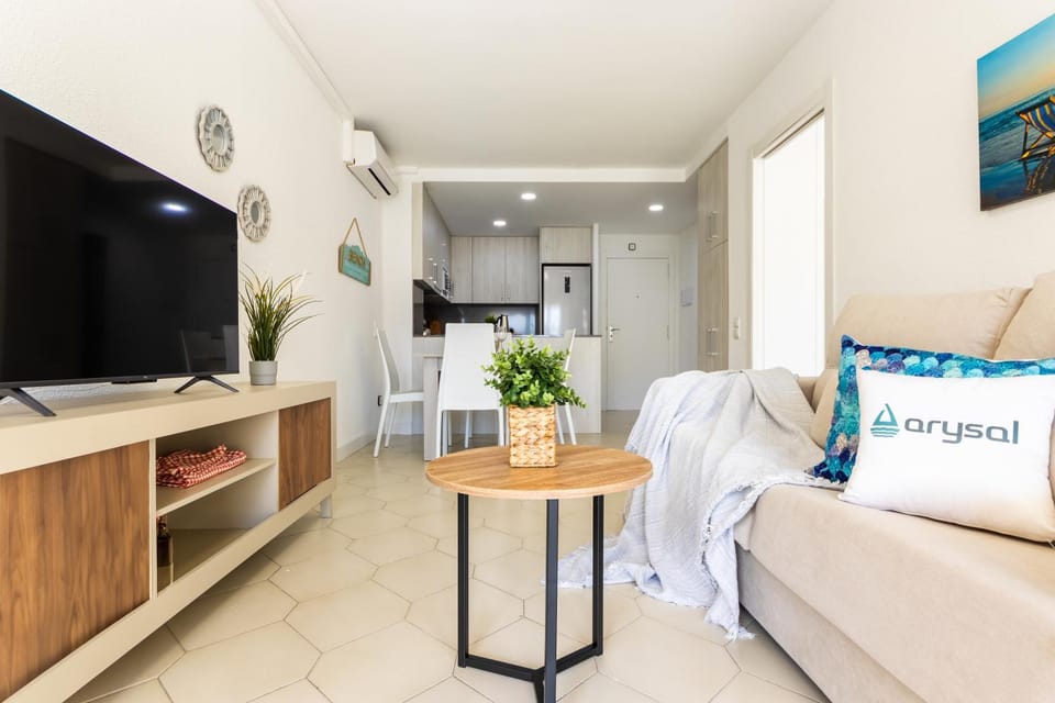 Communal lounge/ TV room, TV and multimedia, Living room