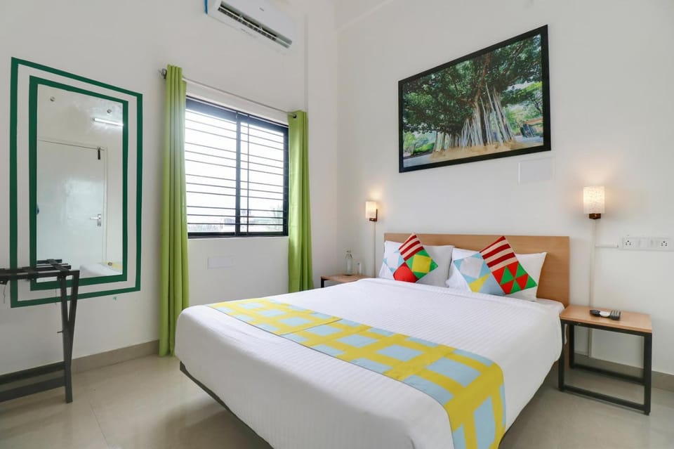Bed, Photo of the whole room, Bedroom, air conditioner