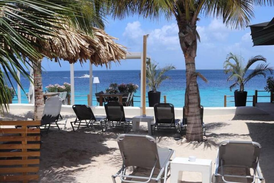 Restaurant/places to eat, Lounge or bar, Beach