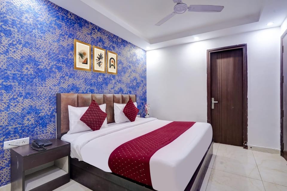 Bed, Photo of the whole room, Bedroom, fireplace