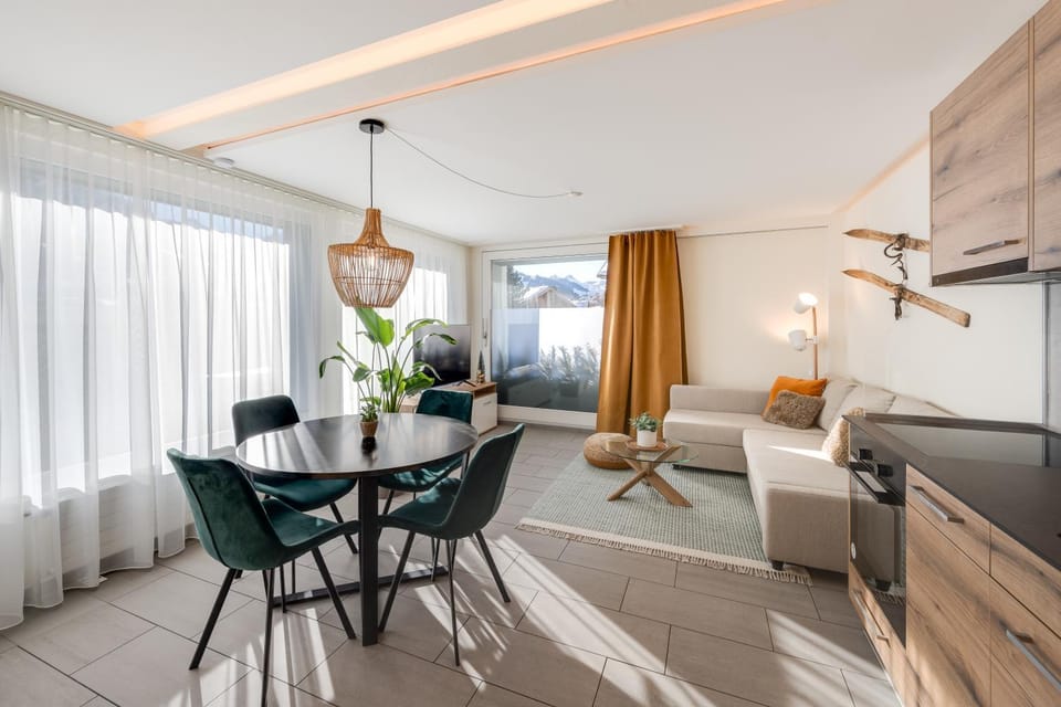 Living room, Dining area