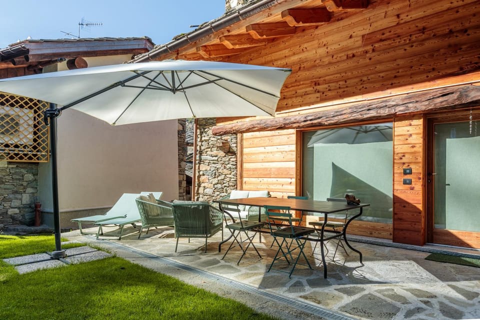 Property building, Patio, Day, Garden, View (from property/room), Balcony/Terrace, Garden view, sunbed