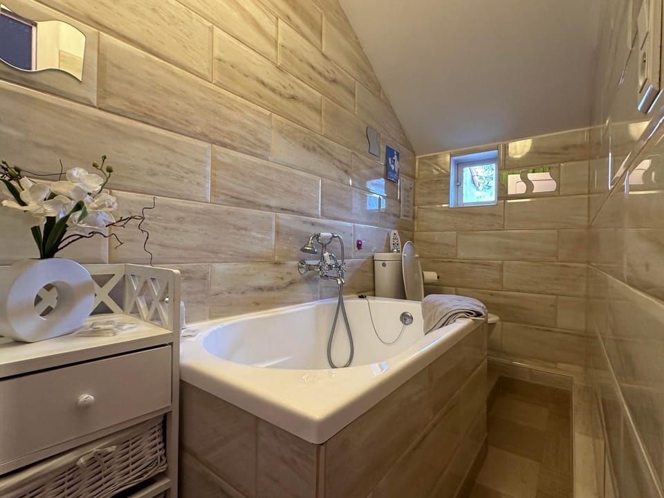 Bathroom, Bath