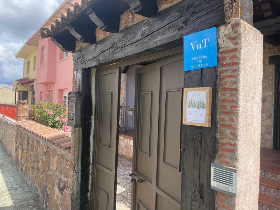 Casa La Divisa House in Castile and León