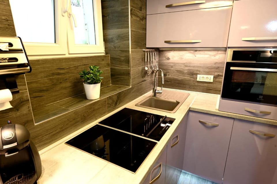 Kitchen or kitchenette, pet friendly, stove