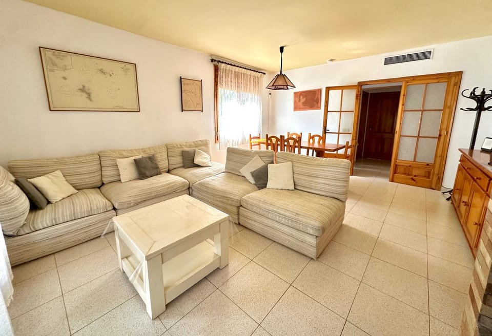 Living room, Seating area, air conditioner
