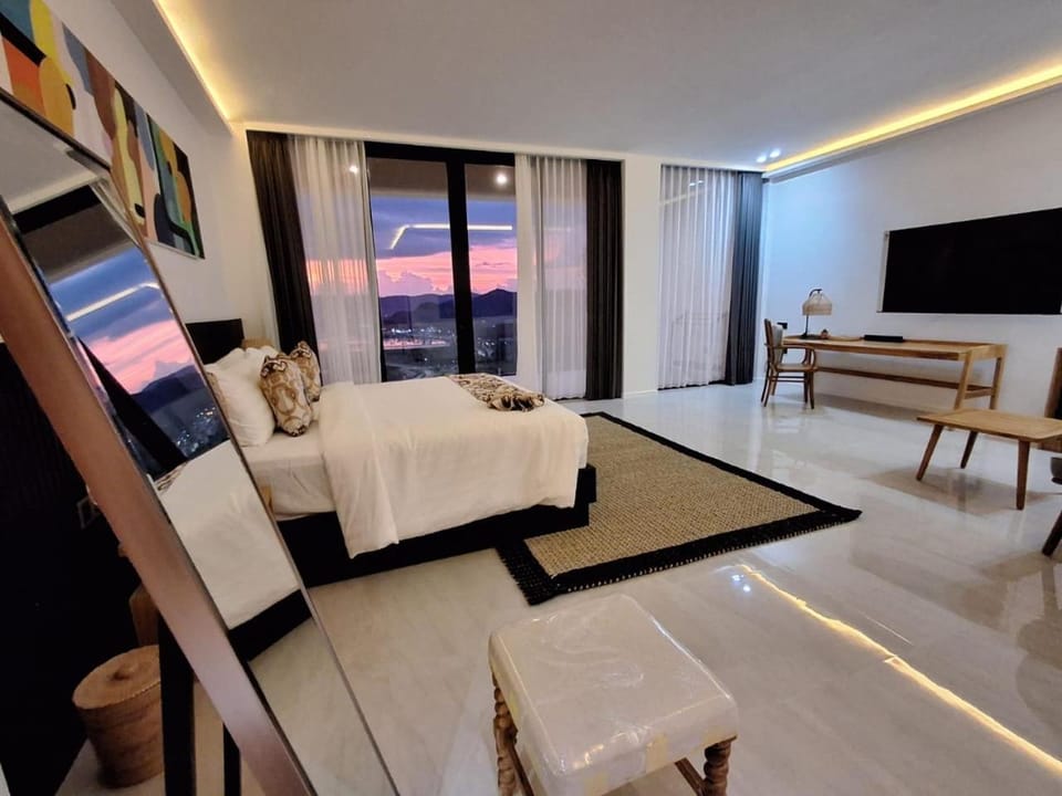 Bed, TV and multimedia, Photo of the whole room, Bedroom
