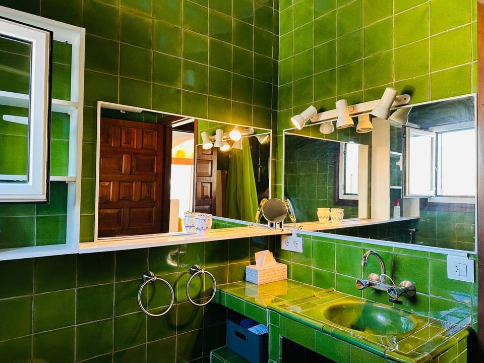 Shower, Bathroom, towels