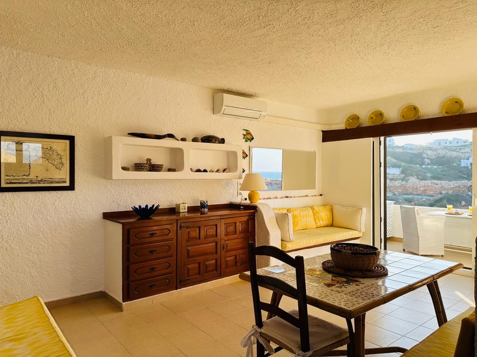 Living room, Dining area, air conditioner
