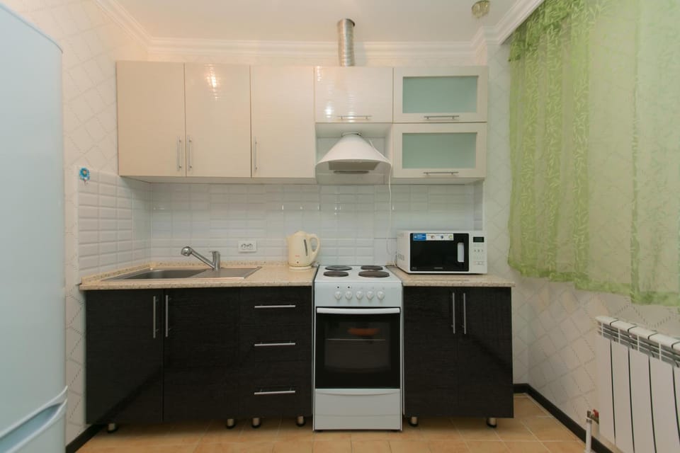 Dining area, kitchen