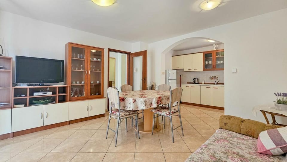 TV and multimedia, Living room, Dining area
