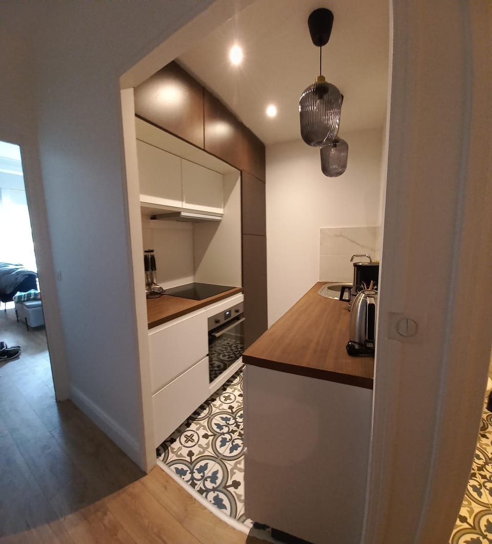 Kitchen or kitchenette
