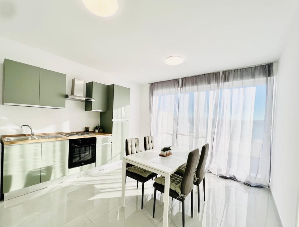 Kitchen or kitchenette, Dining area, pet friendly, stove