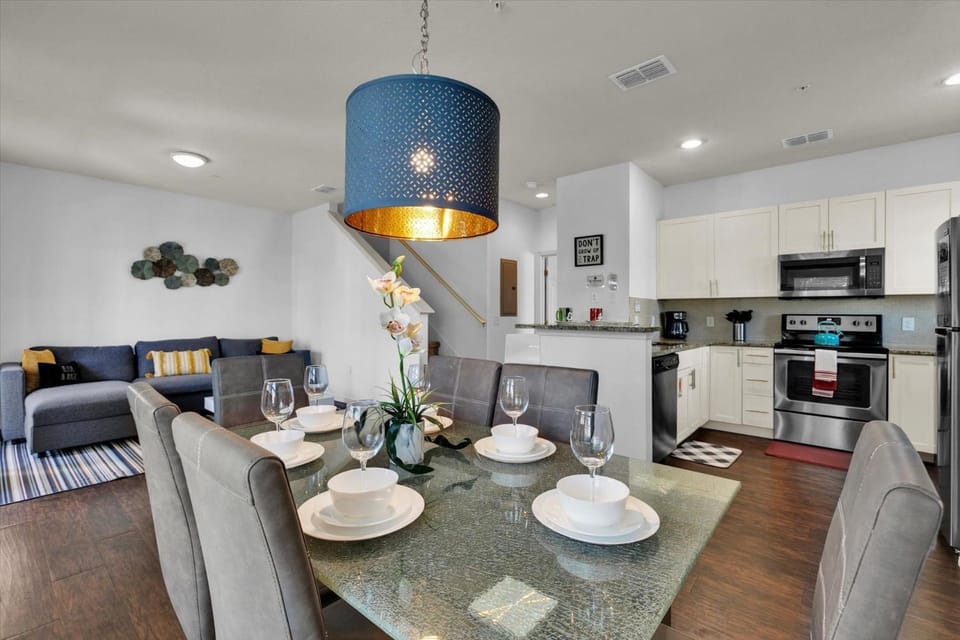 3206 Gold House in Four Corners