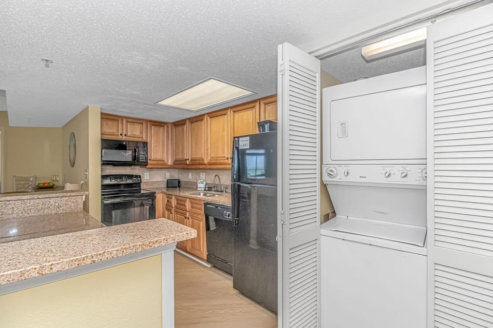 Spacious 4 Bedroom Ocean View Condo - Ocean Reef 526- Sleeps 14! House in Myrtle Beach