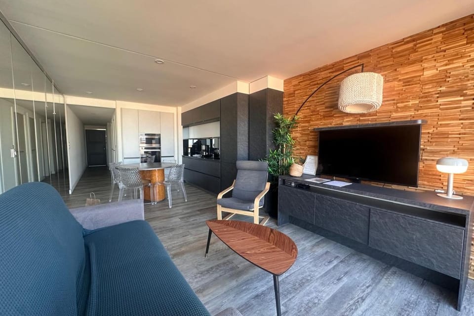 TV and multimedia, Kitchen or kitchenette, Living room, Seating area