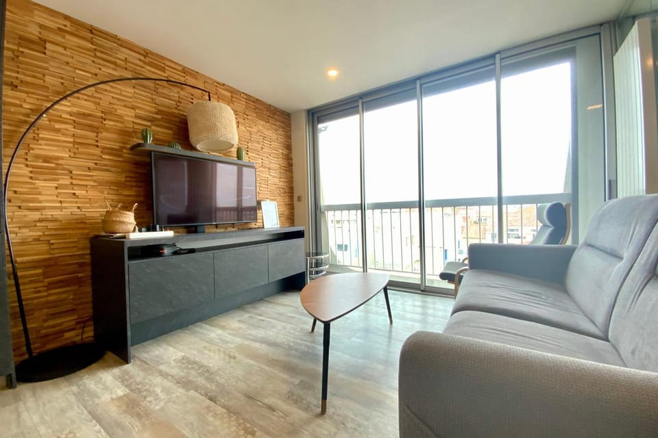 TV and multimedia, Kitchen or kitchenette, Living room, Seating area