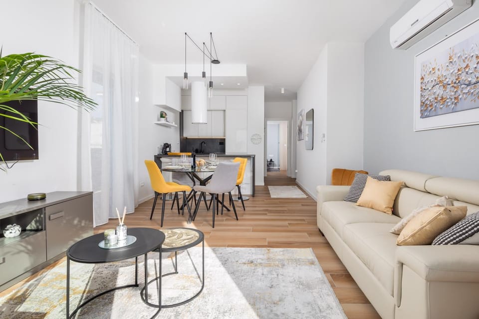 Kitchen or kitchenette, Living room, Seating area
