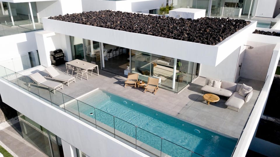 Day, View (from property/room), Balcony/Terrace, Seating area, Pool view, Swimming pool