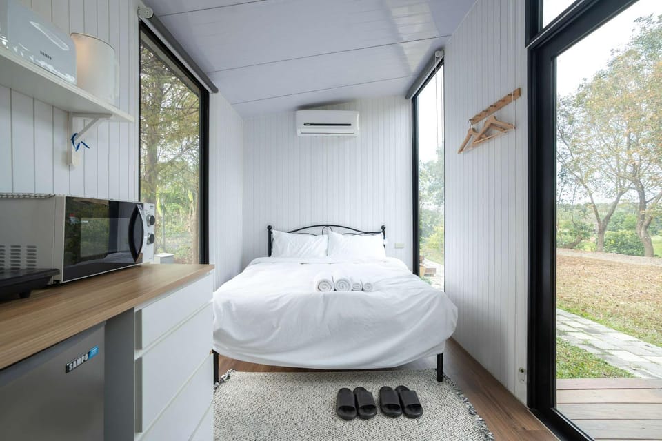 Bed, Bedroom, air conditioner