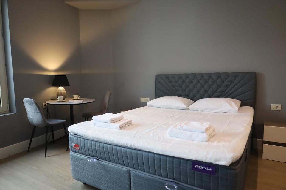 Bed, Photo of the whole room, towels