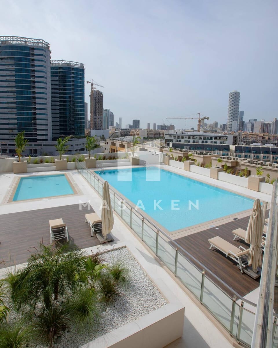 Modern 1br Jvc Balcony & Free Parking Pool Apartment in Dubai