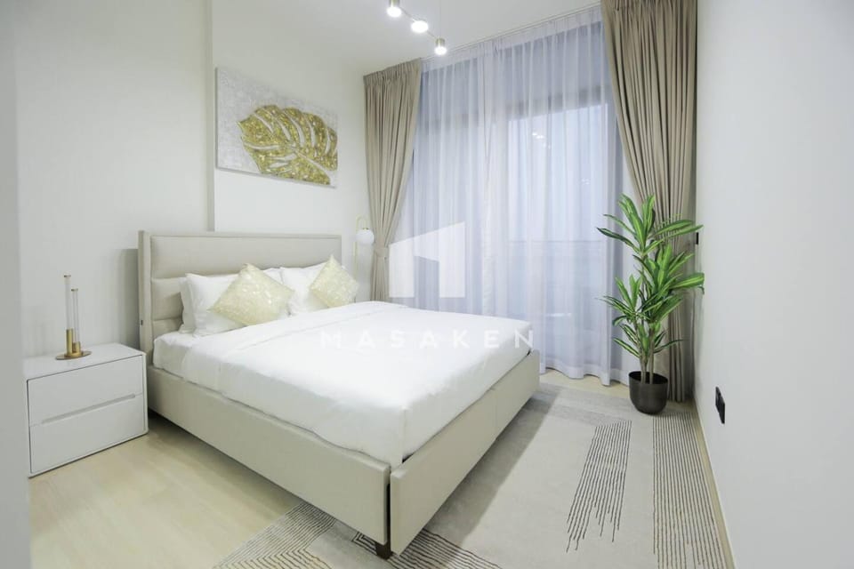 Modern 1br Jvc Balcony & Free Parking Pool Apartment in Dubai