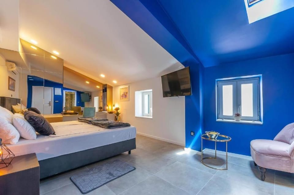 Communal lounge/ TV room, Bed