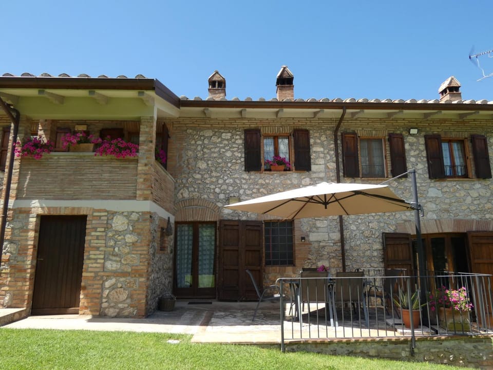 Property building, Patio, Balcony/Terrace