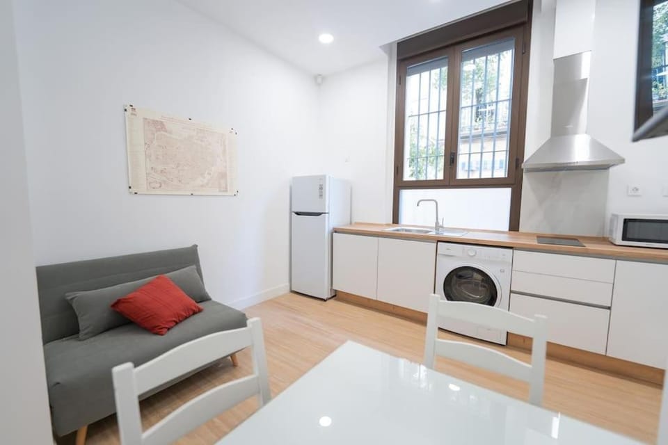 Estudio a estrenar en San Bernardo Apartment in Seville