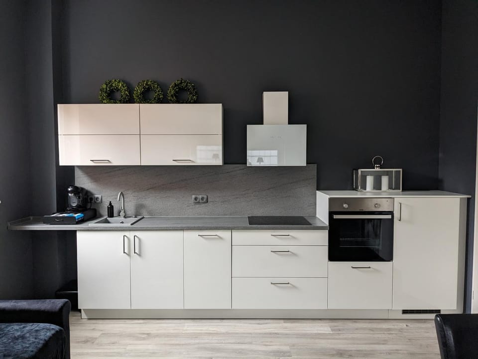 Coffee/tea facilities, Kitchen or kitchenette, pet friendly, stove
