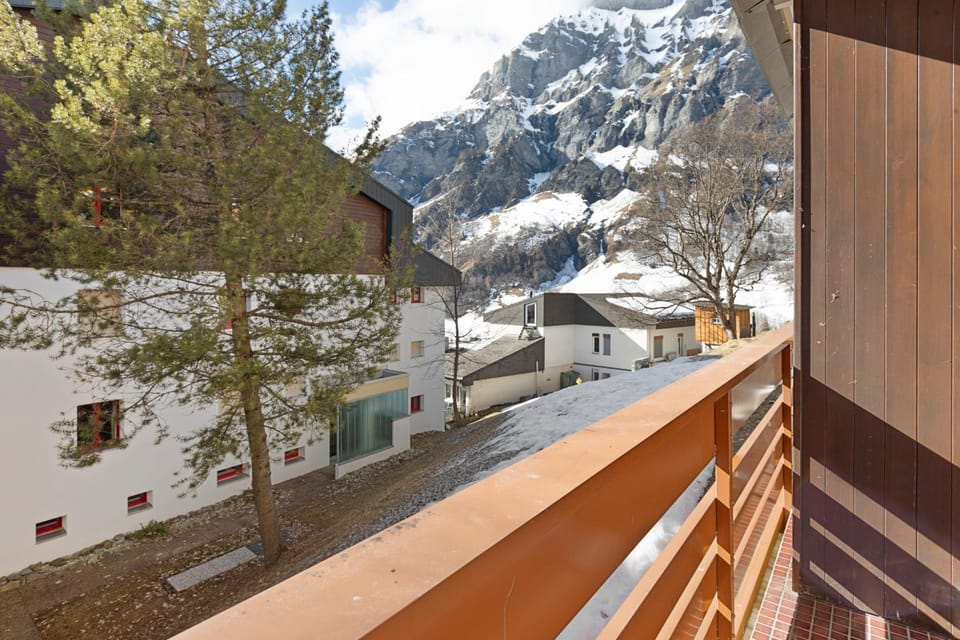 Property building, Balcony/Terrace, Mountain view