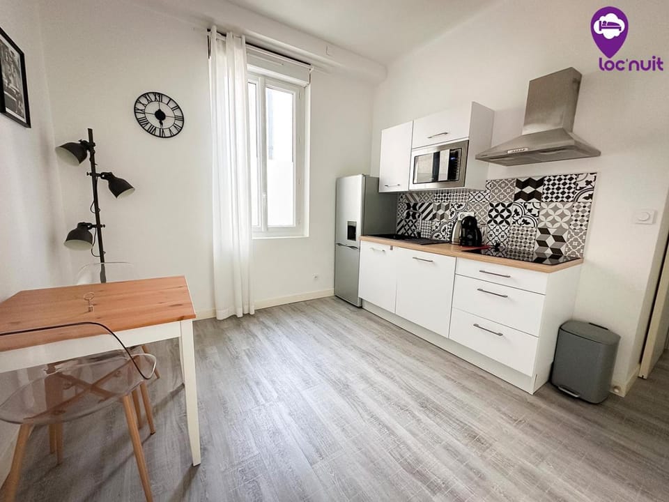 Coffee/tea facilities, Kitchen or kitchenette, Dining area, dishwasher, minibar, stove, toaster