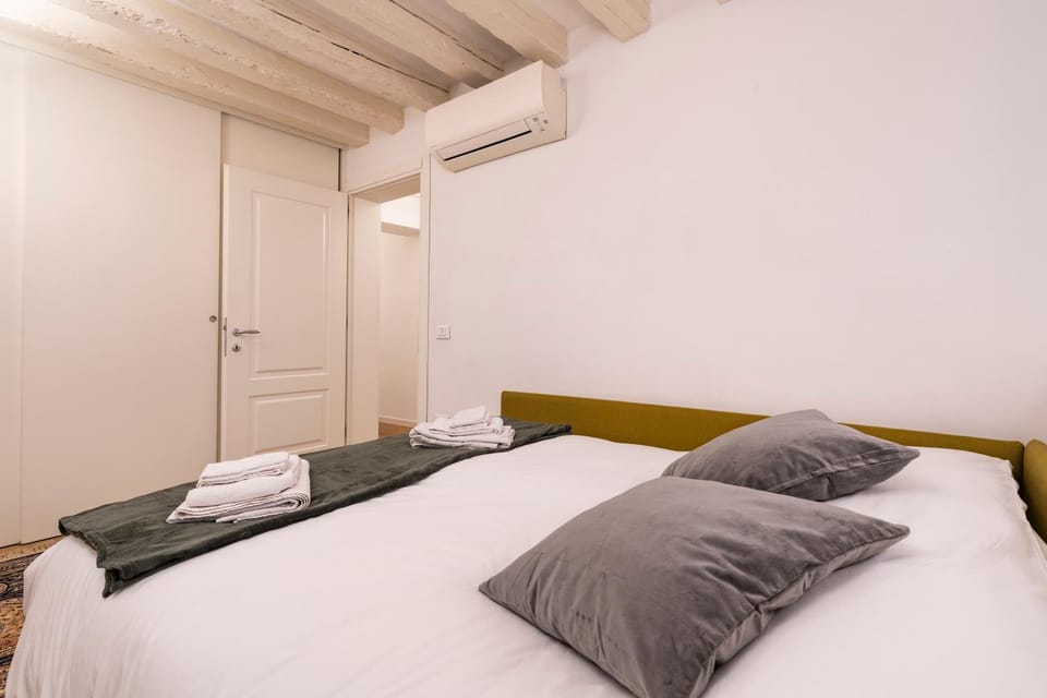 San Samuele Venezia Centro+ Wellness Pool Jacuzzi Apartment in San Marco