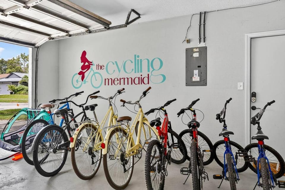 The Cycling Mermaid Palm Harbor, Florida - Heated Pool, Bikes, Trials, FUN! House in Crystal Beach