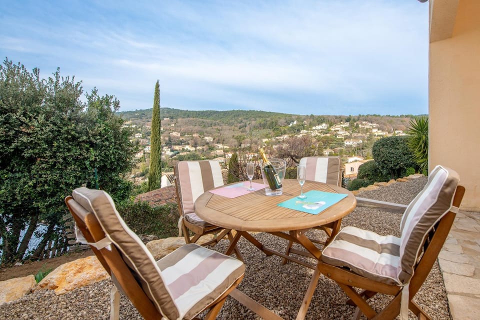 Balcony/Terrace, Dining area, Mountain view