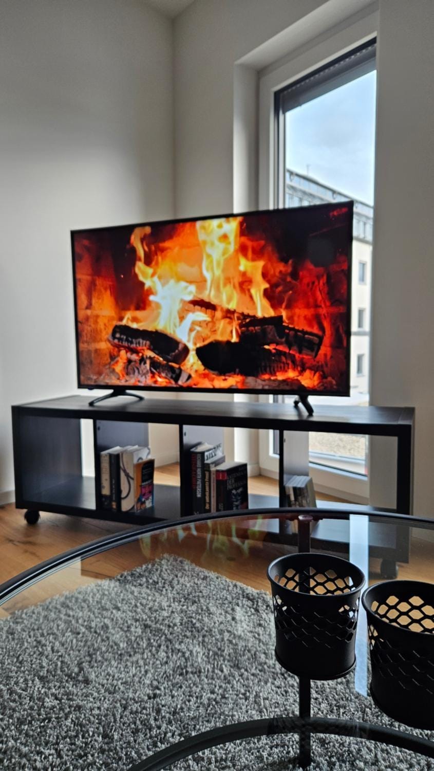 TV and multimedia, Evening entertainment, flat iron