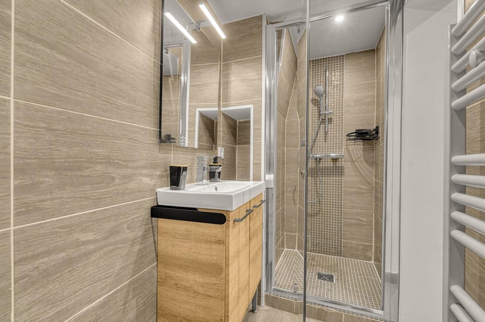 Shower, Bathroom