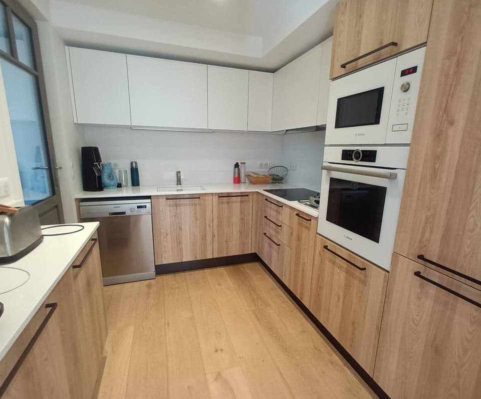 Kitchen or kitchenette, dishwasher, minibar, oven, pet friendly, stove, toaster